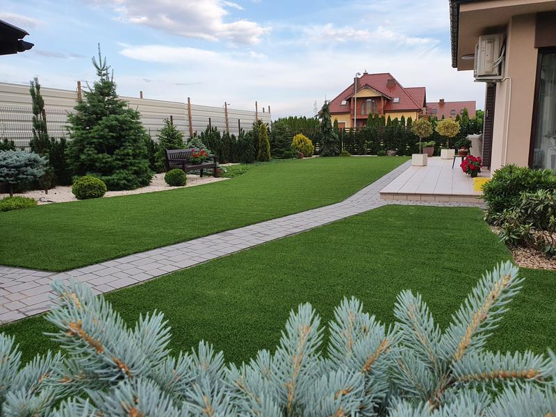 Ochrona sztucznej trawy przed deszczem